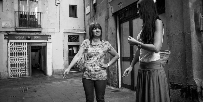Two women smoking, Barcelona