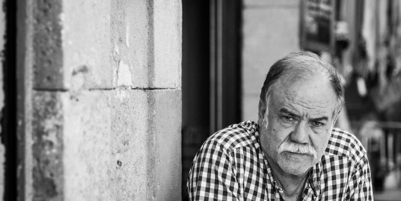 Mac sitting outside a bar, La Boqueria, Barcelona