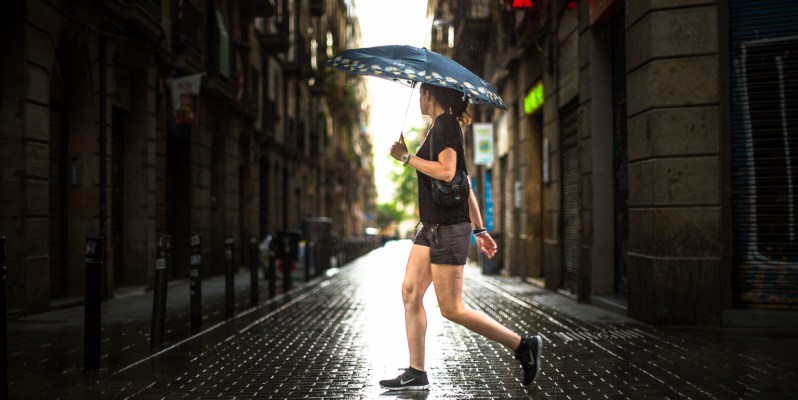 Unseasonal Rain, Career de Joaquin Costa, Barcelona. Canon 5D Mark III with 50mm f1.2L.