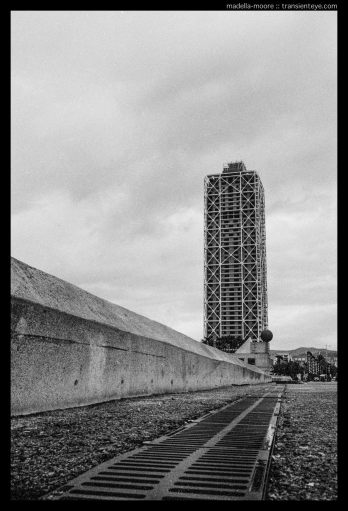 Hotel Arts & Casino, Barcelona. Leica M7, Zeiss 2/35, Ilford HP5+