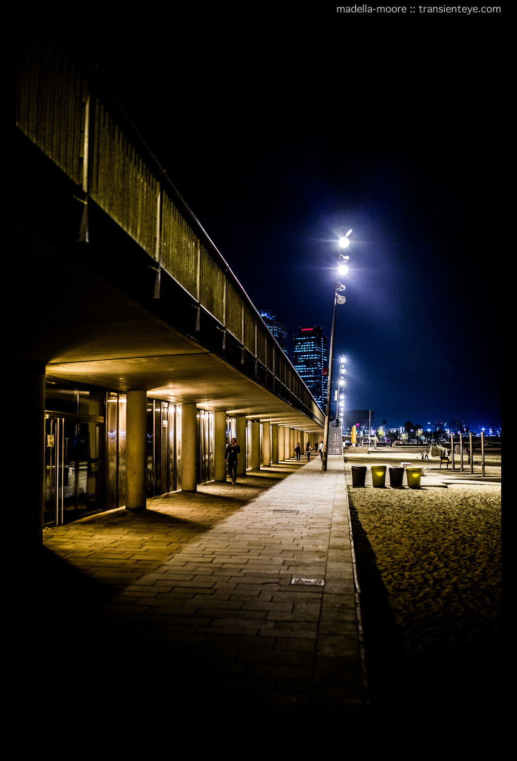 Night-time photograph along the beach front in Barceloneta. Taken with the Canon 5D Mark III and Sigma 35mm f1.4 Art.