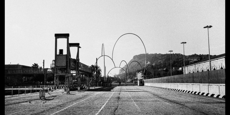 Plaça de les Drassanes, Barcelona. Leica M7 with Zeiss 2/35.