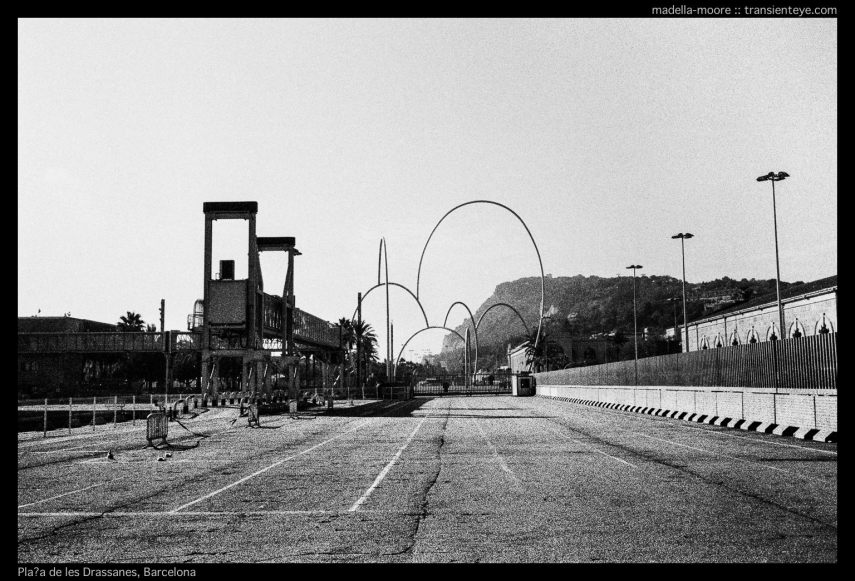 Plaça de les Drassanes, Barcelona. Leica M7 with Zeiss 2/35.