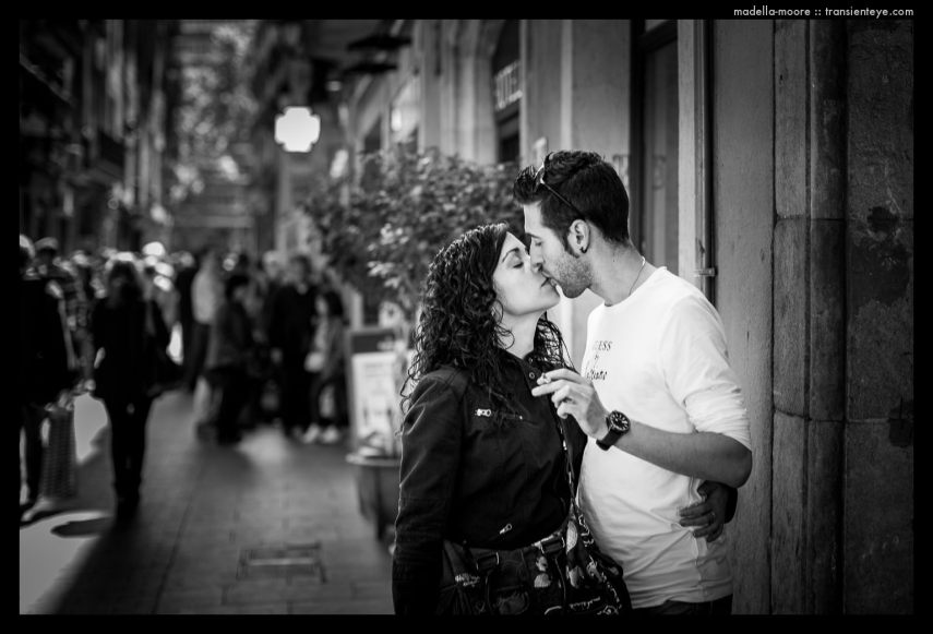 Barcelona Kiss. Canon 5D mark III with 50mm f1.2L.