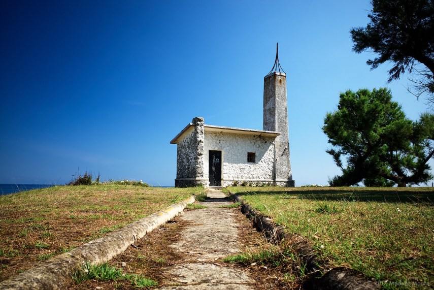 This low-level shot took a lot of exposures to finally get a level horizon... Leica M typ 262 with 28mm Summicron ASPH II.