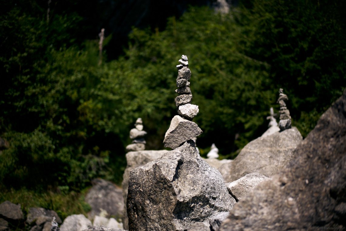 Cairns, Vall di Mello, Italy.